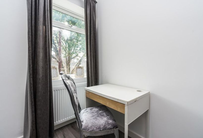 Modern 3bd House Near Heathrow And Tube Station