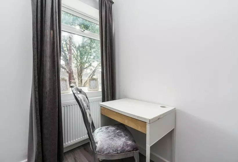 Modern 3bd House Near Heathrow And Tube Station