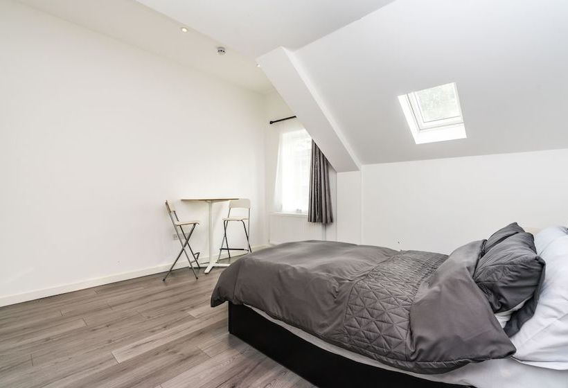 Modern 3bd House Near Heathrow And Tube Station