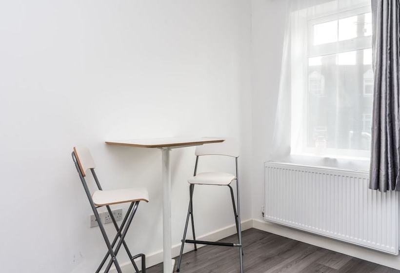 Modern 3bd House Near Heathrow And Tube Station