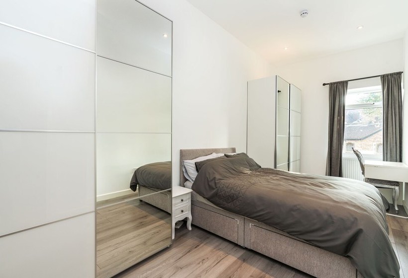 Modern 3bd House Near Heathrow And Tube Station