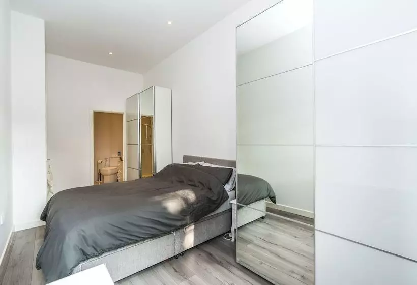 Modern 3bd House Near Heathrow And Tube Station