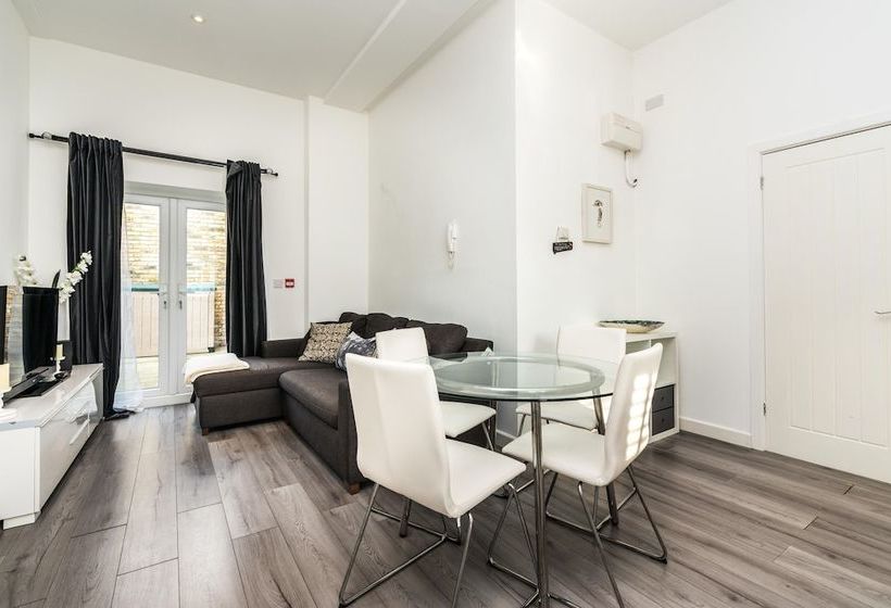 Modern 3bd House Near Heathrow And Tube Station