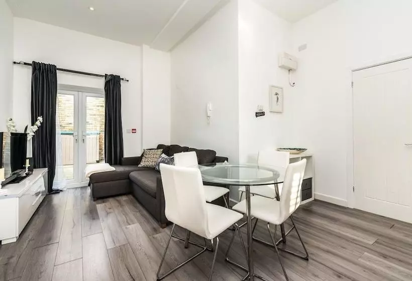 Modern 3bd House Near Heathrow And Tube Station