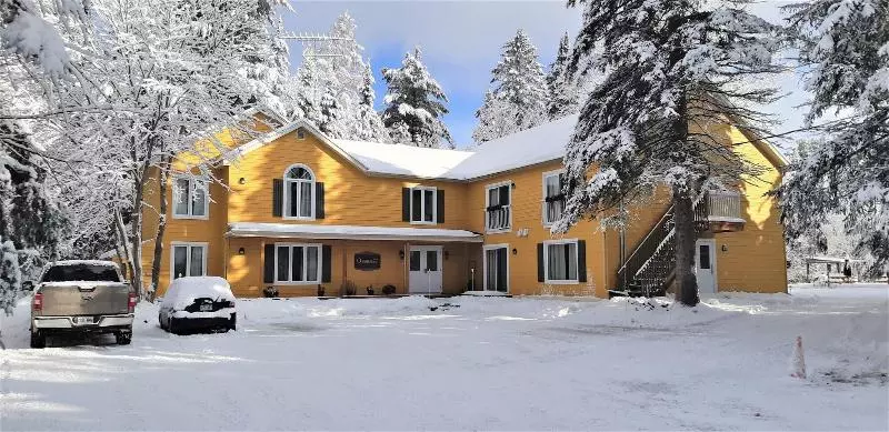 Retkeilymaja Oberge Inn Val David