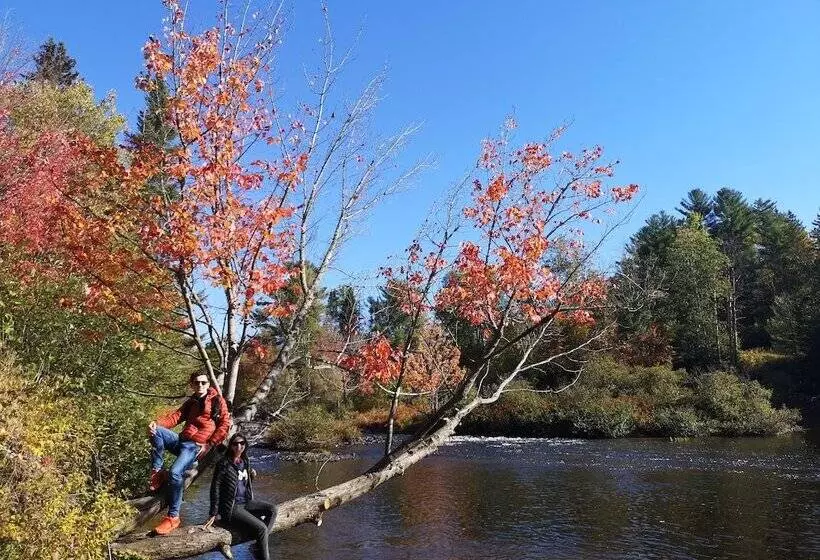 Retkeilymaja Oberge Inn Val David