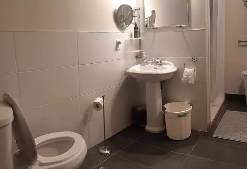 Retkeilymaja Oberge Inn Val David