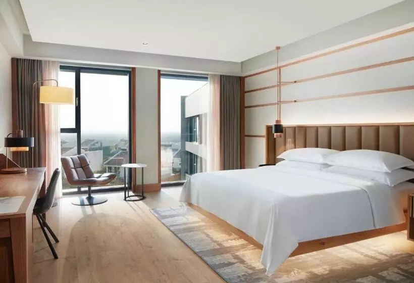 هتل Four Points By Sheraton Prishtina City