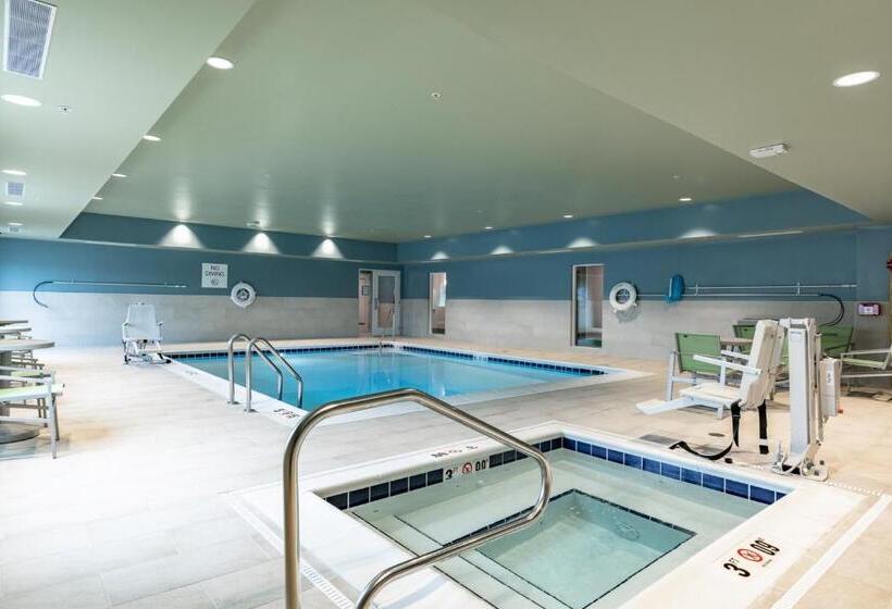 Отель Holiday Inn Express & Suites Moundsville, An Ihg