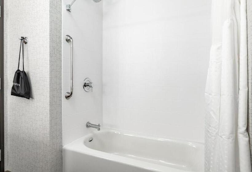 Отель Holiday Inn Express & Suites Moundsville, An Ihg