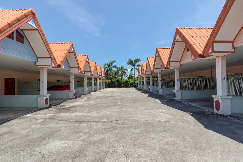 هتل Oyo 1070 Paradise Resort