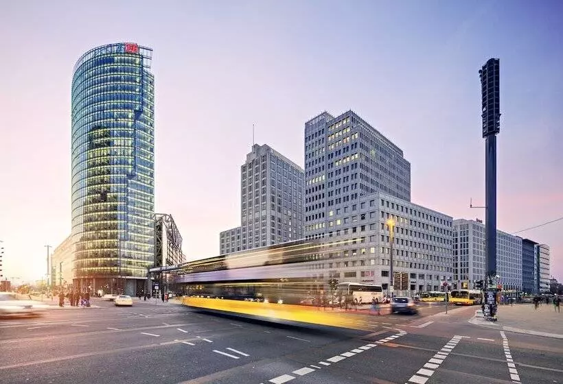 Отель Berlin Marriott