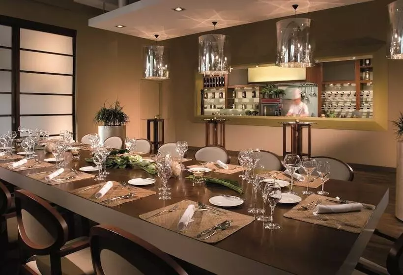 Отель Berlin Marriott