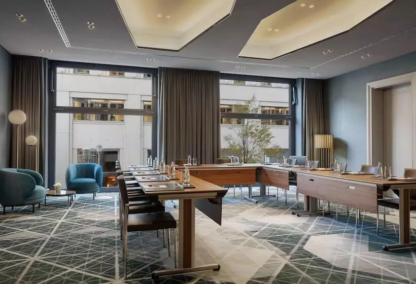 Отель Berlin Marriott