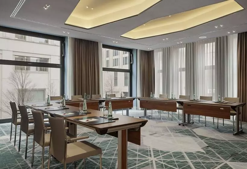 Отель Berlin Marriott