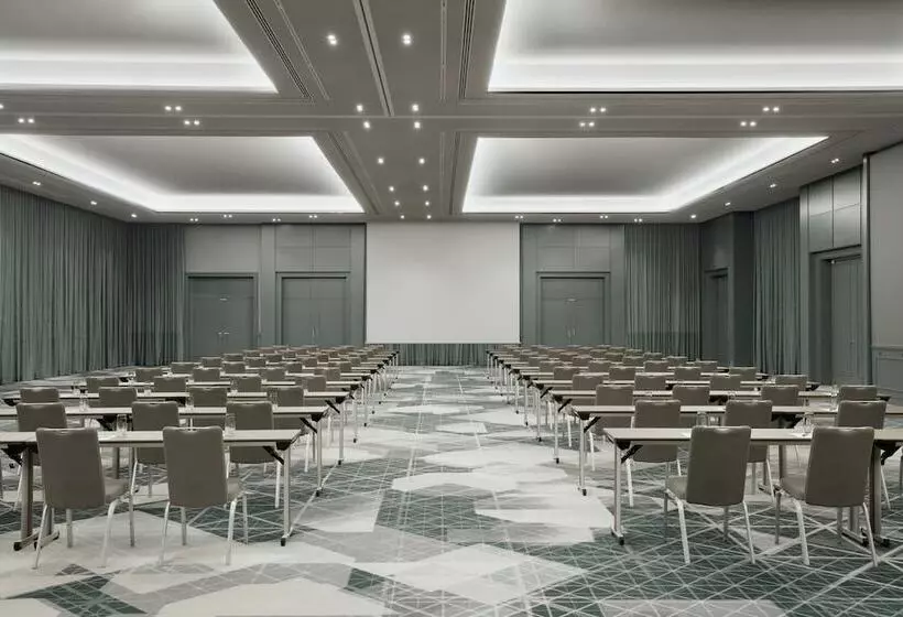 Отель Berlin Marriott