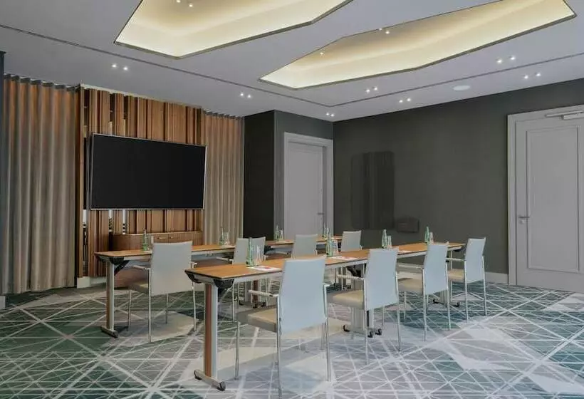 Отель Berlin Marriott