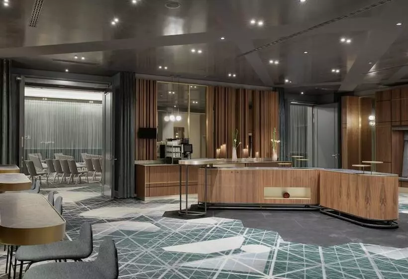 Отель Berlin Marriott