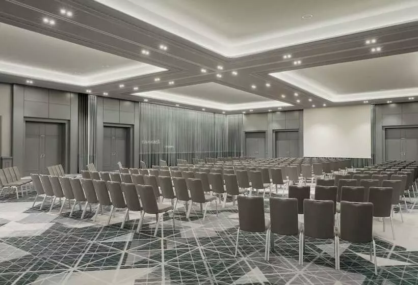 Отель Berlin Marriott