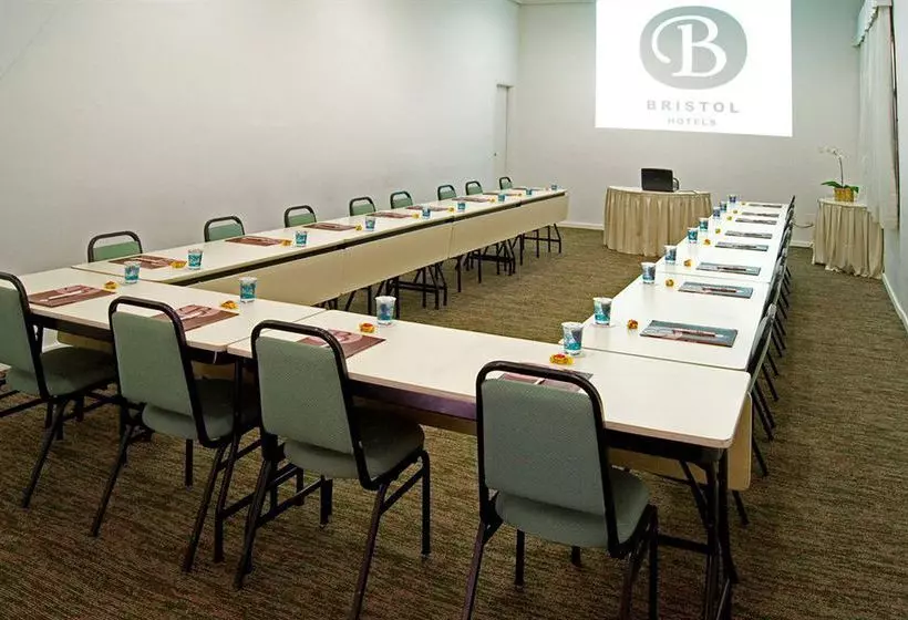 Bourbon Vitoria Residence Hotel