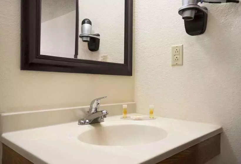 בית מלון כפרי Days Inn By Wyndham Greenwood Sc