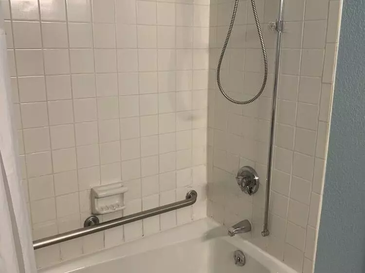 בית מלון כפרי Days Inn By Wyndham Greenwood Sc