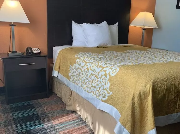 בית מלון כפרי Days Inn By Wyndham Greenwood Sc