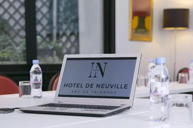 ホテル De Neuville Arc De Triomphe