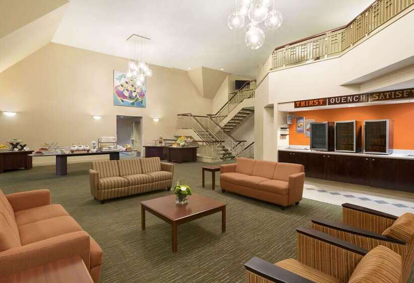 هتل Ivey Spencer Leadership Centre