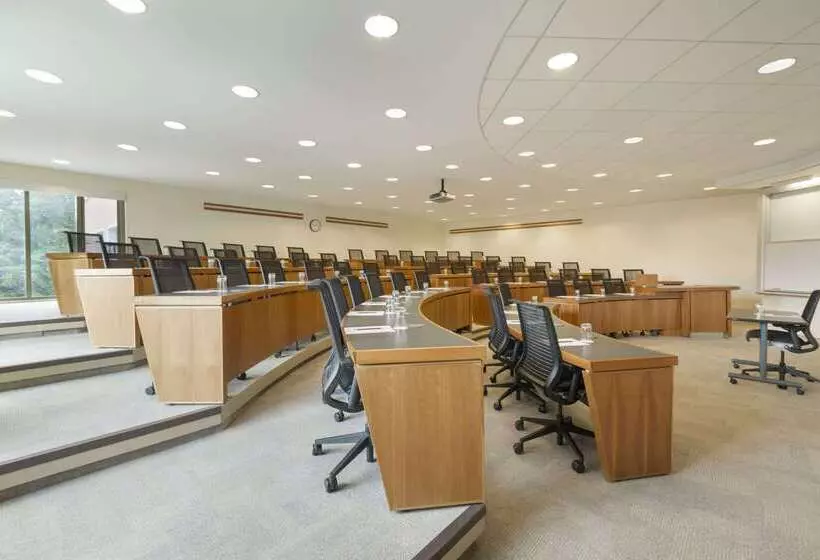 酒店 Ivey Spencer Leadership Centre