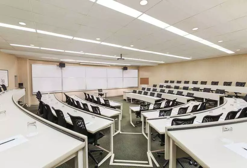 酒店 Ivey Spencer Leadership Centre