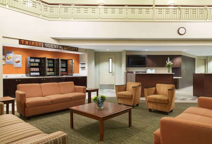 هتل Ivey Spencer Leadership Centre