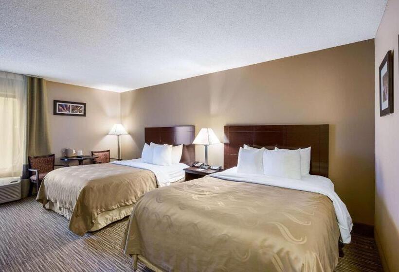 호텔 Quality Inn I70 Near Kansas Speedway