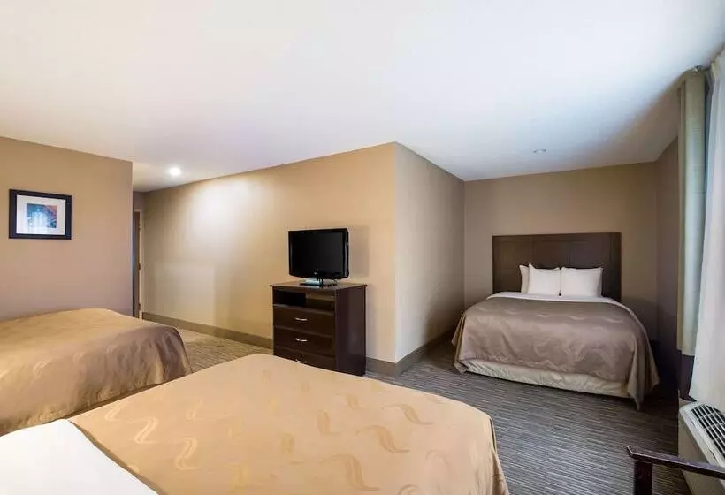 هتل Quality Inn I70 Near Kansas Speedway