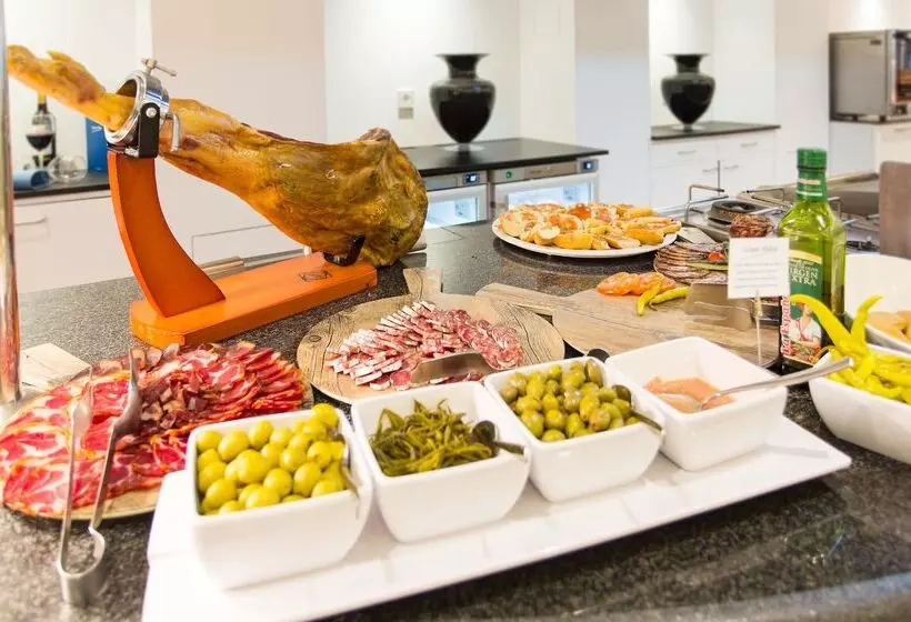 هتل Reverence Life