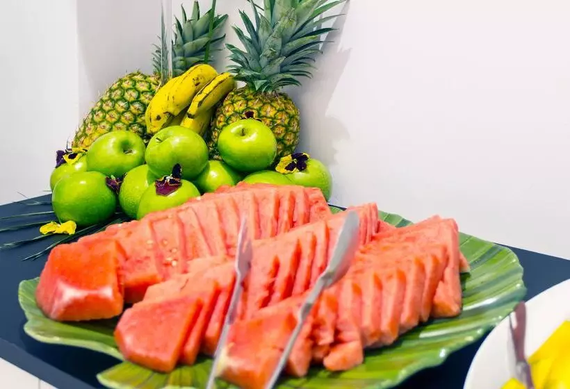 هتل Reverence Life