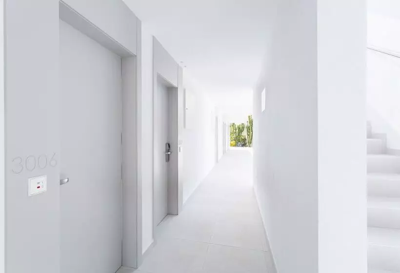 هتل Reverence Life