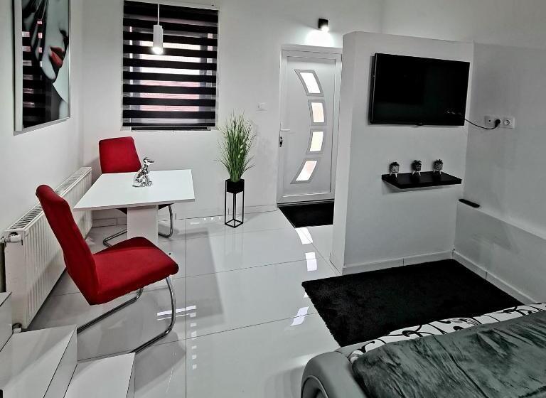 پانسیون Airport Luxury Apartman 42