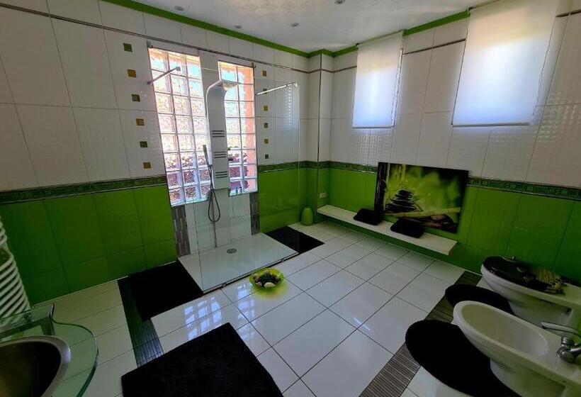 پانسیون Airport Luxury Apartman 42