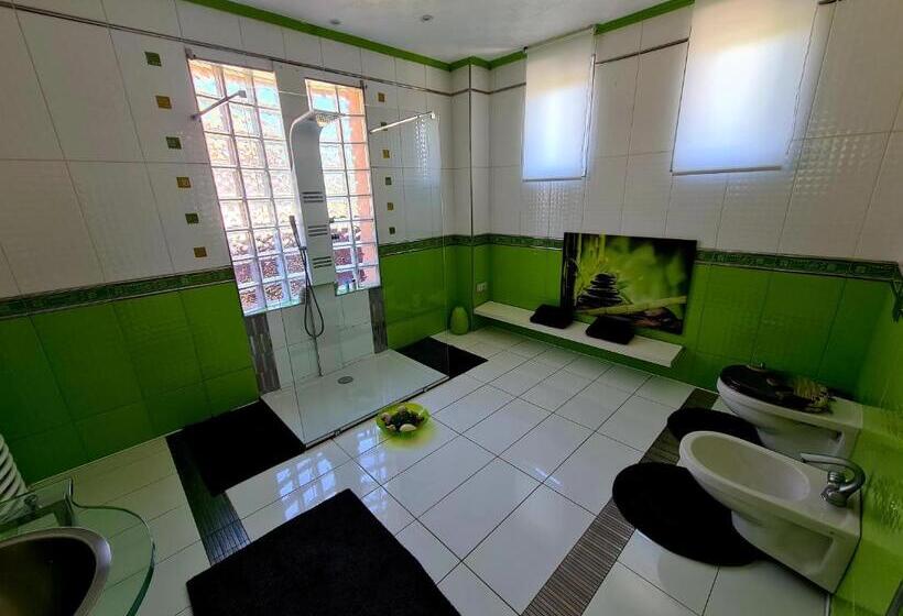 پانسیون Airport Luxury Apartman 42