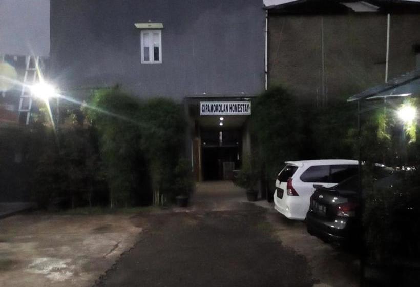 بنسيون Cipamokolan Homestay