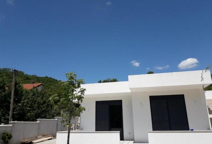 پانسیون Luxury Villa Magic