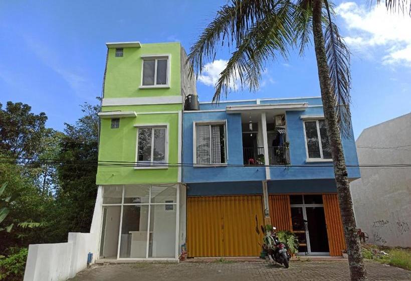 Hotel Oyo 3495 De Priok Townhouse