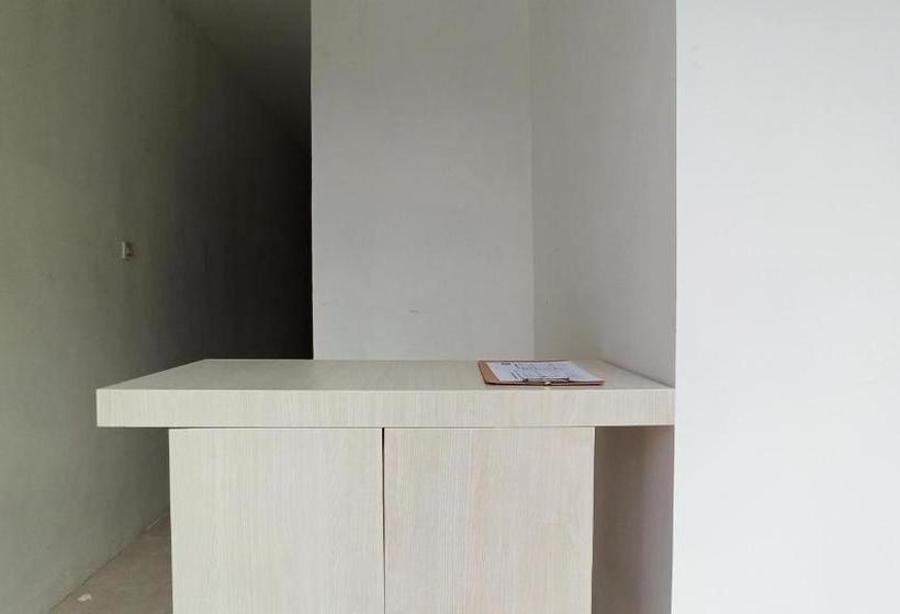 Hotel Oyo 3495 De Priok Townhouse