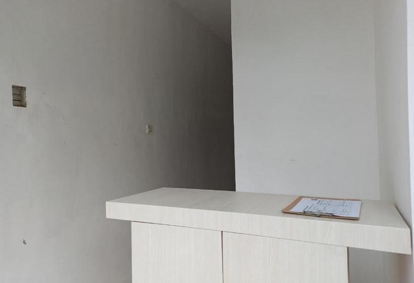 Hotel Oyo 3495 De Priok Townhouse