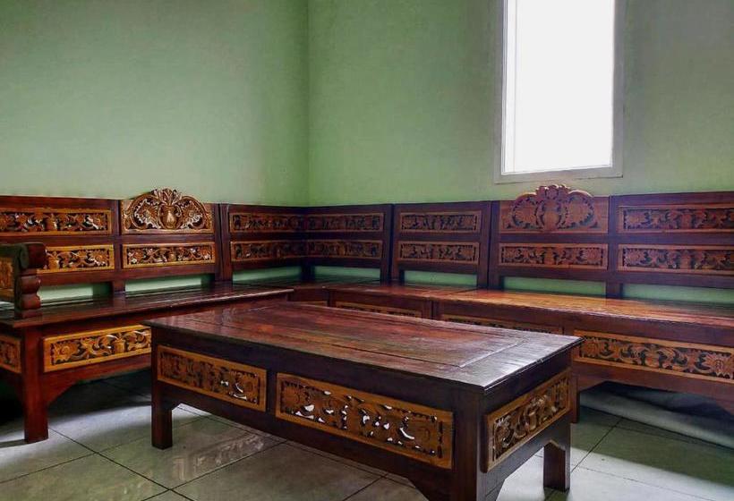 Hotel Oyo 3495 De Priok Townhouse