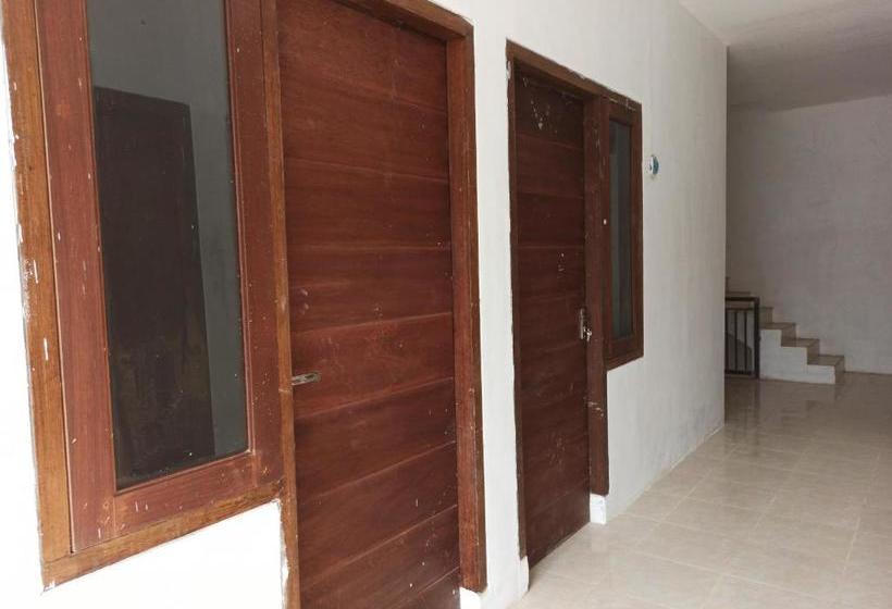 Hotel Oyo 3495 De Priok Townhouse