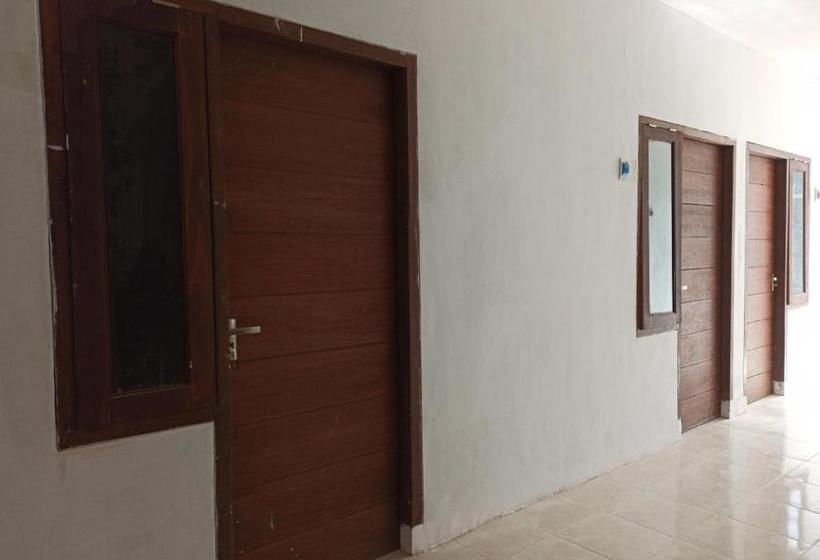 Hotel Oyo 3495 De Priok Townhouse