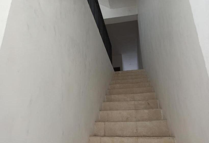 Hotel Oyo 3495 De Priok Townhouse