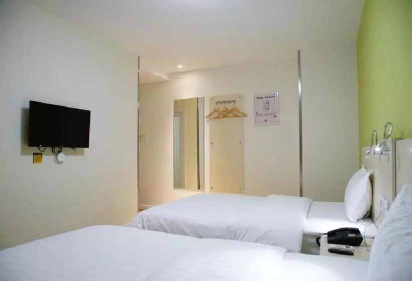 هتل 7days Inn Shenzhen Airport Hourui Metro Station